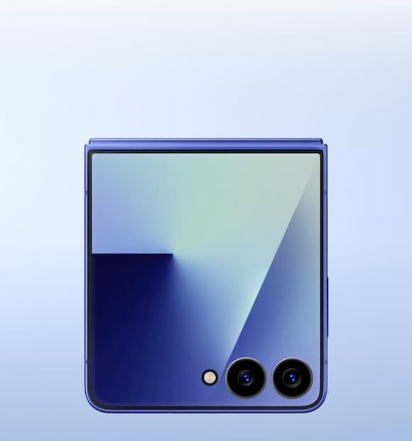Galaxy Z Flip7 folded shut, seen front-on: the 4.1-inch cover display fills the outer panel, with the wide and ultra-wide cameras and the flash inside it